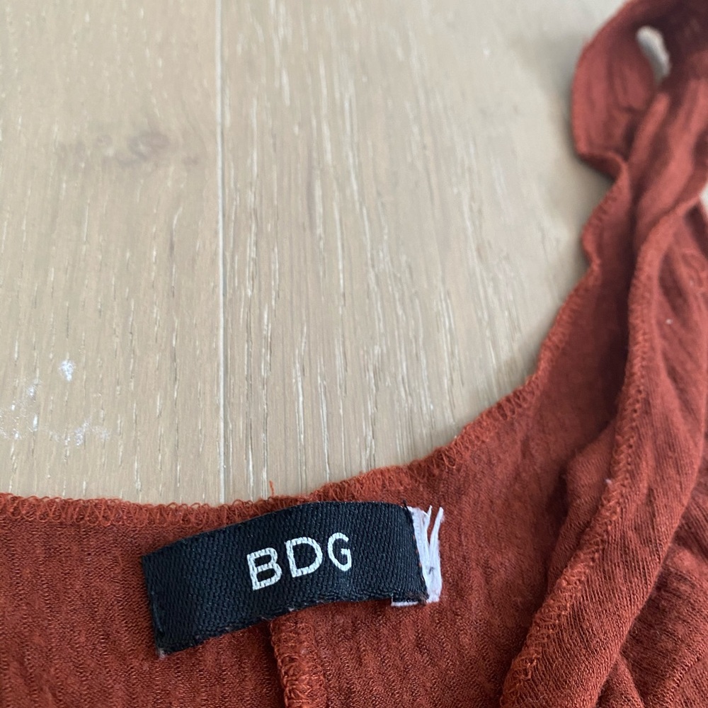 🛒 urban outfitters tank top